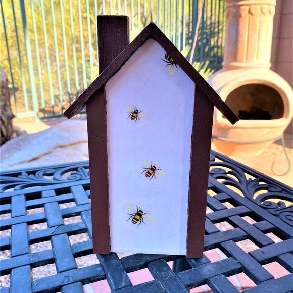 New Brown and White Bee Birdhouse - Picture 3 of 6